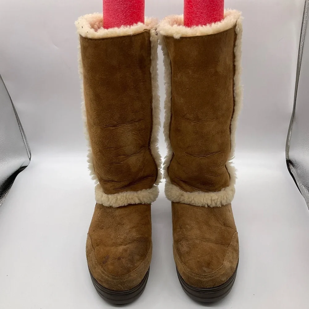 UGG TALL SUEDE SHEEPSKIN BOOTS 8 WIDE - Picture 1 of 8